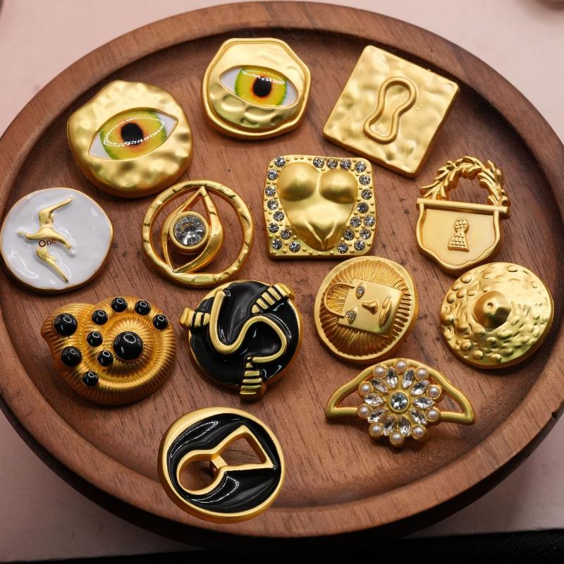 Vintage Metal Button Heart Sha - огляд і ціна Craft Embellishments